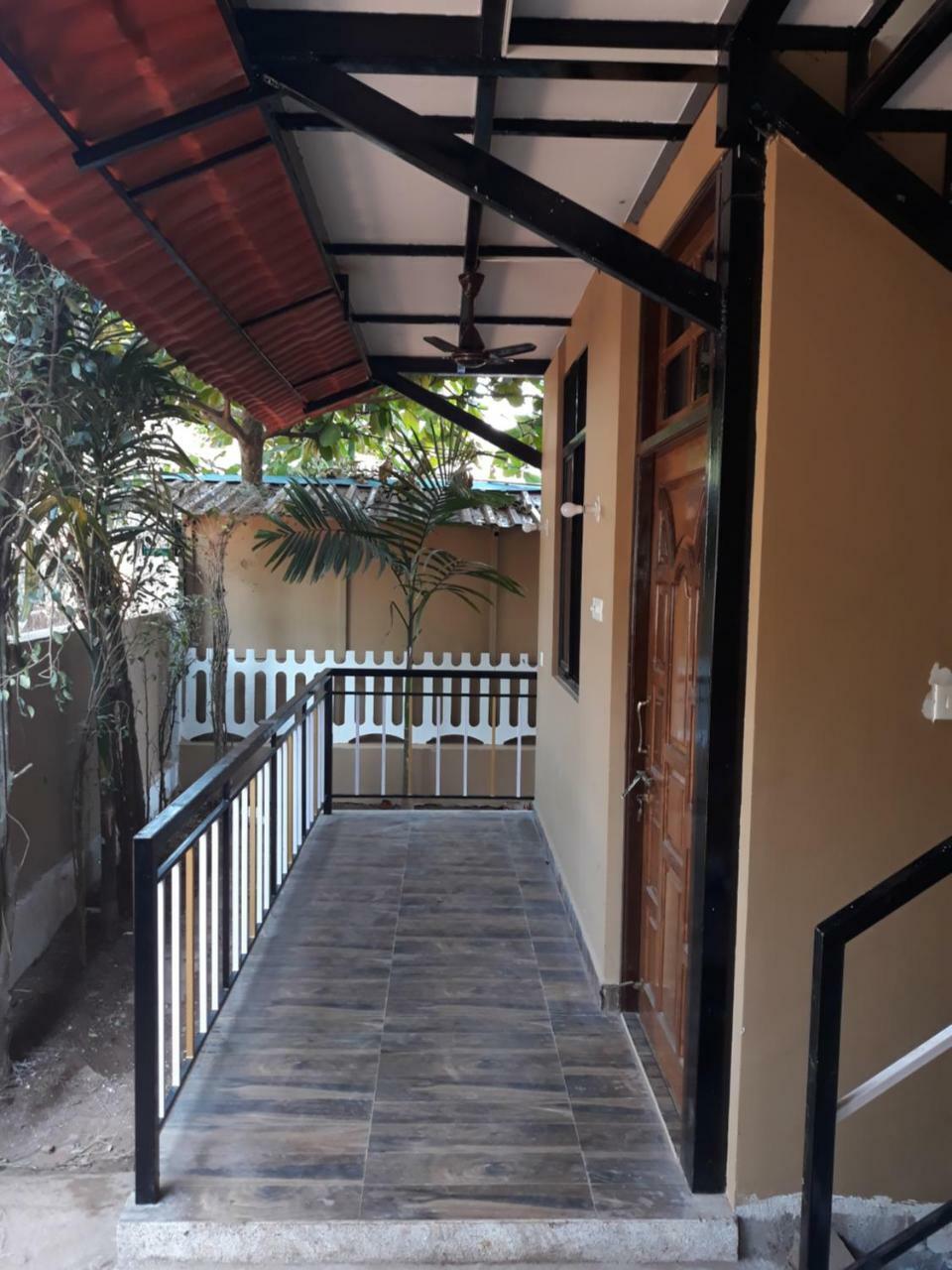 Shawn'S The Morjim Enclave Hotel Buitenkant foto
