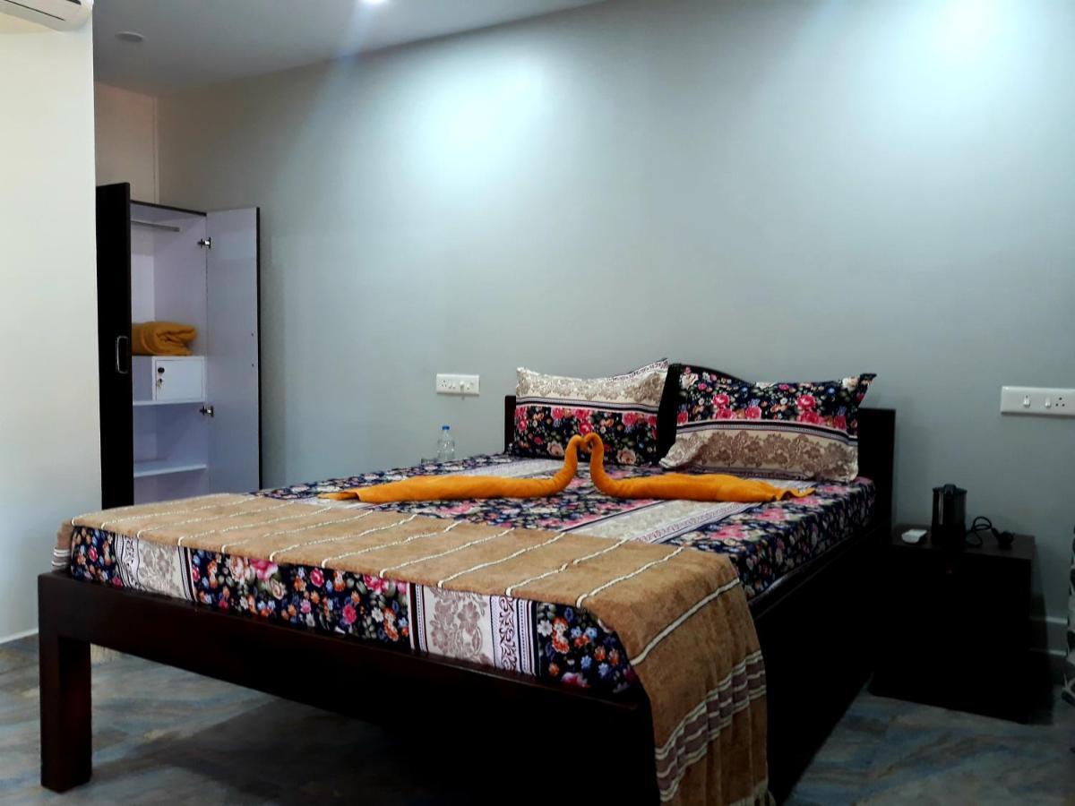 Shawn'S The Morjim Enclave Hotel Buitenkant foto