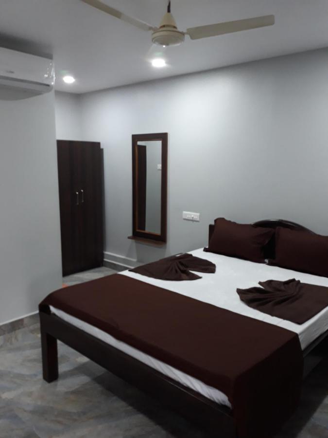 Shawn'S The Morjim Enclave Hotel Buitenkant foto