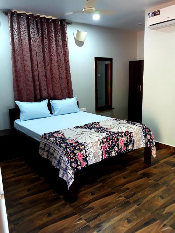 Shawn'S The Morjim Enclave Hotel Buitenkant foto
