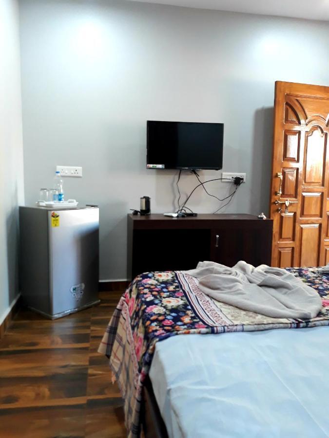 Shawn'S The Morjim Enclave Hotel Buitenkant foto